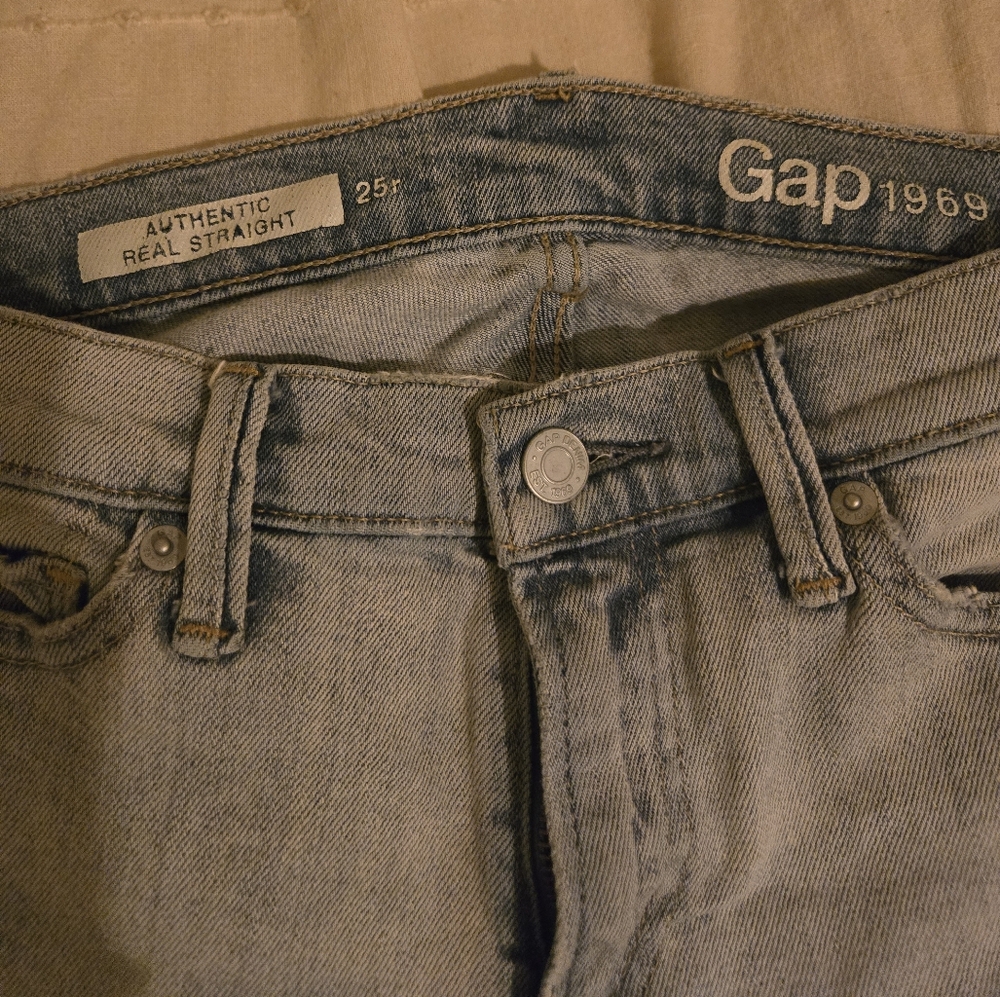 GAP Women's Authentic Real Straight Jeans in Light Wash